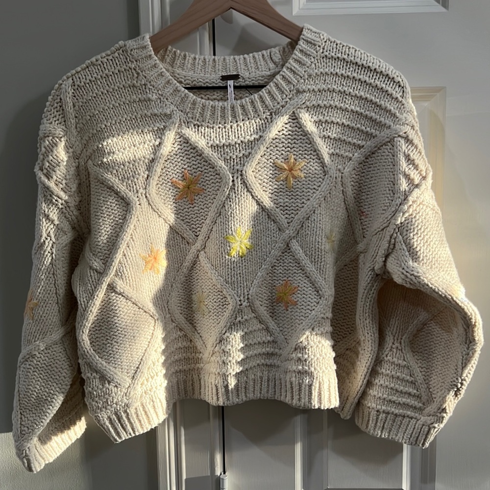 NWOT Free People Cropped Embroidered Stitch Floral Sweater Size XL Z180-80